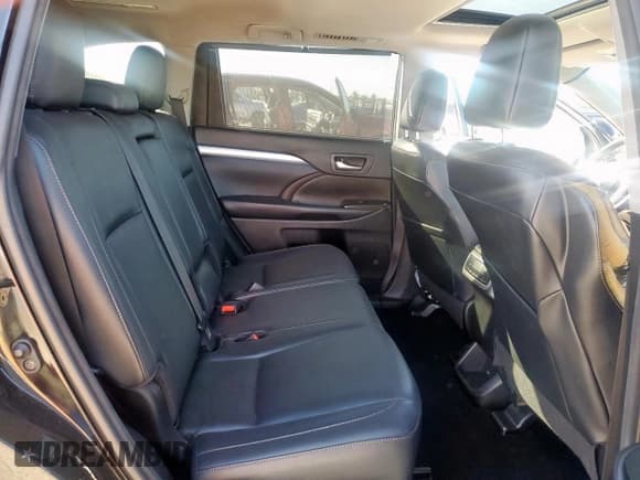 ✅ 2018 Toyota Highlander SE • VIN: 5TDJZRFH0JS882572 • Lot: 93085105. Wystawiony na Copart z przebiegiem 45 078 mil. Bezpłatny archiwum sprzedaży aukcyjnych z USA i szczegółowy raport historii pojazdu na DreamBid. Zdjęcie 11.