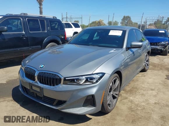 ✅ 2023 BMW 3 Series 330i • VIN: 3MW69FF0XP8D43731 • Лот: 42626762. Опубликован ранее на IAAI с пробегом 12 663 миль. Бесплатный доступ к архиву аукционных продаж из США и подробный отчёт об истории автомобиля на DreamBid. Изображение 2.