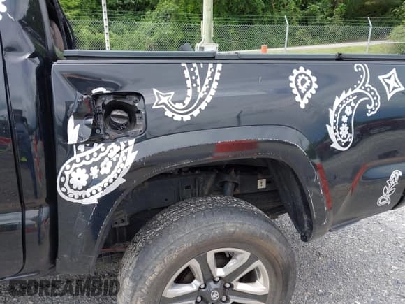 ✅ 2017 Toyota Tacoma Limited • VIN: 5TFGZ5ANXHX118894 • Lot: 42523516. Wystawiony na IAAI z przebiegiem 81 941 mil. Bezpłatny archiwum sprzedaży aukcyjnych z USA i szczegółowy raport historii pojazdu na DreamBid. Zdjęcie 13.