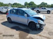 ✅ 2011 Nissan Versa SL • VIN: 3N1BC1CPXBL477459 • Lot: 42590706. Wystawiony na IAAI z przebiegiem 135 535 mil. Bezpłatny archiwum sprzedaży aukcyjnych z USA i szczegółowy raport historii pojazdu na DreamBid. Zdjęcie 1.