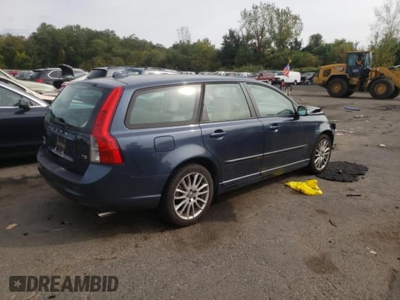 ✅ 2011 Volvo V50 • VIN: YV1672MW6B2607845 • Lot: 73304014. Listed on Copart with Not provided. Free auction sales archive from the USA and detailed vehicle history report at DreamBid. Image 3.