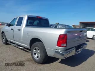 ✅ 2009 Dodge 1500 ST • VIN: 1D3HB18K29S806066 • Lot: 42143935. Wystawiony na IAAI z przebiegiem 246 076 mil. Bezpłatny archiwum sprzedaży aukcyjnych z USA i szczegółowy raport historii pojazdu na DreamBid. Zdjęcie 3.