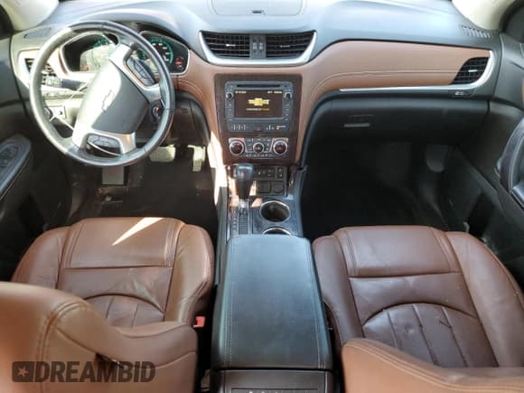 ✅ 2017 Chevrolet Traverse Premier • VIN: 1GNKRJKD5HJ131880 • Lot: 71985874. Wystawiony na Copart z przebiegiem 62 325 mil. Bezpłatny archiwum sprzedaży aukcyjnych z USA i szczegółowy raport historii pojazdu na DreamBid. Zdjęcie 8.