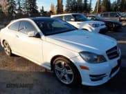 ✅ 2015 Mercedes-Benz C 250 • VIN: WDDGJ4HB6FG367998 • Lot: 43668499. Wystawiony na IAAI z przebiegiem Nie podano. Bezpłatny archiwum sprzedaży aukcyjnych z USA i szczegółowy raport historii pojazdu na DreamBid. Zdjęcie 1.