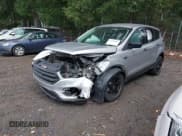 ✅ 2017 Ford Escape S • VIN: 1FMCU0F77HUD34662 • Lot: 43318035. Wystawiony na IAAI z przebiegiem 133 821 mil. Bezpłatny archiwum sprzedaży aukcyjnych z USA i szczegółowy raport historii pojazdu na DreamBid. Zdjęcie 20.