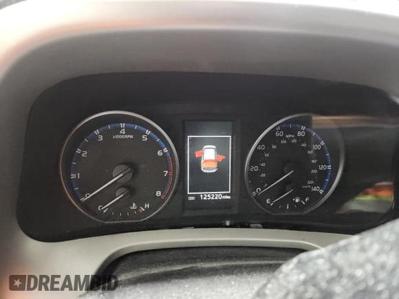 ✅ 2018 Toyota RAV4 XLE • VIN: 2T3RFREV6JW711939 • Лот: 80087645. Опубликован ранее на Copart с пробегом 125 220 миль. Бесплатный доступ к архиву аукционных продаж из США и подробный отчёт об истории автомобиля на DreamBid. Изображение 9.