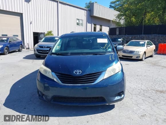 ✅ 2011 Toyota Sienna LE AAS • VIN: 5TDKK3DC1BS021934 • Lot: 43176811. Listed on IAAI with 281,090 mi. Free auction sales archive from the USA and detailed vehicle history report at DreamBid. Image 12.