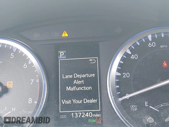 ✅ 2018 Toyota Highlander Limited • VIN: 5TDDZRFH0JS882603 • Lot: 42149163. Wystawiony na IAAI z przebiegiem 137 240 mil. Bezpłatny archiwum sprzedaży aukcyjnych z USA i szczegółowy raport historii pojazdu na DreamBid. Zdjęcie 7.