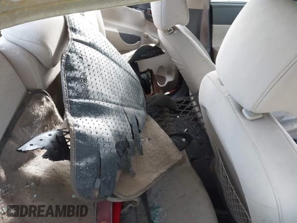 ✅ 2011 Hyundai Accent GLS • VIN: KMHCN4AC8BU621539 • Лот: 41629629. Опубликован ранее на IAAI с пробегом Не указан. Бесплатный доступ к архиву аукционных продаж из США и подробный отчёт об истории автомобиля на DreamBid. Изображение 8.