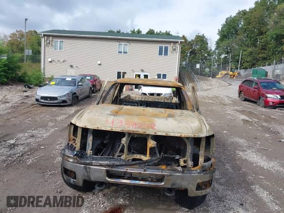 2011 Chevrolet Silverado 2500HD LT z VIN 1GC2KXCG6BZ138869, wystawiony jako IAAI lot #43311272 z przebiegiem Nie podano mil oraz . Historia ofert i sprzedaży dostępna na DreamBid. Obrazek 6.