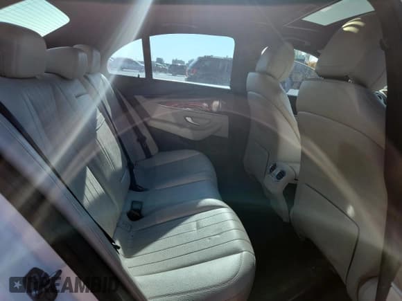 ✅ 2017 Mercedes-Benz E 300 Luxury • VIN: WDDZF4JB7HA052704 • Lot: 91880225. Wystawiony na Copart z przebiegiem Nie podano. Bezpłatny archiwum sprzedaży aukcyjnych z USA i szczegółowy raport historii pojazdu na DreamBid. Zdjęcie 10.