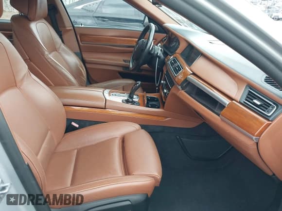 ✅ 2013 BMW 7 Series 750Li xDrive • VIN: WBAYF8C50DD140147 • Lot: 43699433. Listed on IAAI with 113,189 mi. Free auction sales archive from the USA and detailed vehicle history report at DreamBid. Image 5.