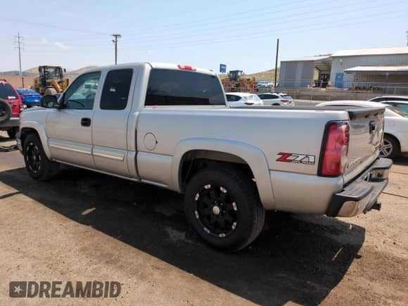2005 Chevrolet Silverado 1500 Z71 с VIN 1GCEK19Z25Z262614, выставлен на аукционе Copart как лот 64830335 с пробегом 301 184 миль миль и Списание • Salvage title. История ставок и продаж доступна на DreamBid. Изображение 2.