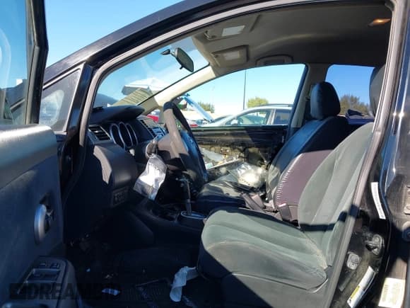 ✅ 2010 Nissan Versa SL • VIN: 3N1BC1CP9AL419888 • Lot: 43770295. Listed on IAAI with 144,931 mi. Free auction sales archive from the USA and detailed vehicle history report at DreamBid. Image 5.