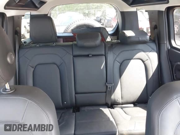 ✅ 2023 Land Rover Defender SE • VIN: SALEP7EU1P2219921 • Lot: 42158571. Listed on IAAI with Not provided. Free auction sales archive from the USA and detailed vehicle history report at DreamBid. Image 8.