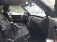 ✅ 2011 Ford Flex Limited • VIN: 2FMGK5DC4BBD05718 • Lot: 43250116. Wystawiony na IAAI z przebiegiem 243 935 mil. Bezpłatny archiwum sprzedaży aukcyjnych z USA i szczegółowy raport historii pojazdu na DreamBid. Zdjęcie 5.