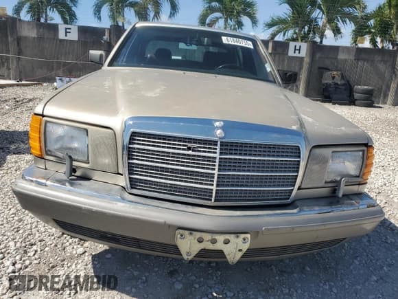 ✅ 1988 Mercedes-Benz 560 • VIN: WDBCA39D4JA389043 • Lot: 61840755. Wystawiony na Copart z przebiegiem 94 327 mil. Bezpłatny archiwum sprzedaży aukcyjnych z USA i szczegółowy raport historii pojazdu na DreamBid. Zdjęcie 5.