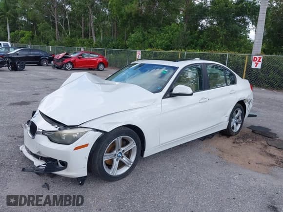 ✅ 2013 BMW 3 Series 328i • VIN: WBA3A5G55DNP19761 • Lot: 42311901. Listed on IAAI with 205,691 mi. Free auction sales archive from the USA and detailed vehicle history report at DreamBid. Image 2.