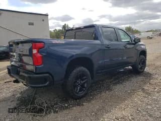 ✅ 2021 Chevrolet Silverado 1500 LT Trail Boss • VIN: 1GCPYFEDXMZ310325 • Lot: 70580424. Wystawiony na Copart z przebiegiem 47 352 mil. Bezpłatny archiwum sprzedaży aukcyjnych z USA i szczegółowy raport historii pojazdu na DreamBid. Zdjęcie 3.