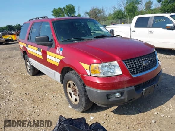 ✅ 2005 Ford Expedition Special Service • VIN: 1FMFU165X5LA19826 • Lot: 42616754. Wystawiony na IAAI z przebiegiem 90 397 mil. Bezpłatny archiwum sprzedaży aukcyjnych z USA i szczegółowy raport historii pojazdu na DreamBid. Zdjęcie 1.