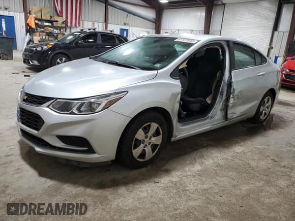 ✅ 2017 Chevrolet Cruze LS • VIN: 1G1BC5SMXH7122910 • Lot: 61137643. Listed on Copart with 58,626 mi. Free auction sales archive from the USA and detailed vehicle history report at DreamBid. Image 1.