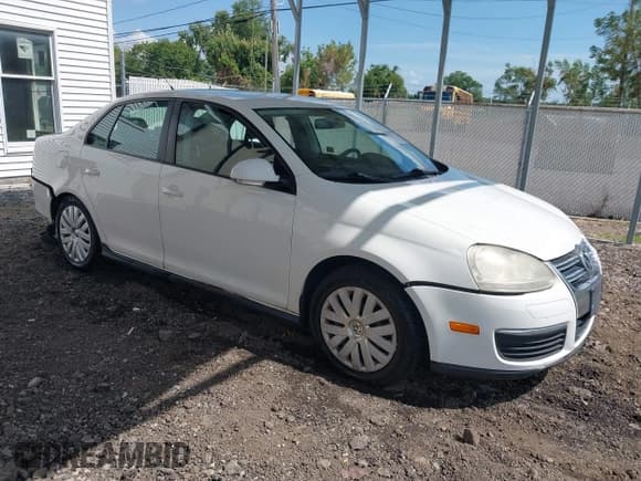 ✅ 2009 Volkswagen Jetta S • VIN: 3VWJM71K09M091585 • Lot: 43140304. Listed on IAAI with 239,628 mi. Free auction sales archive from the USA and detailed vehicle history report at DreamBid. Image 1.