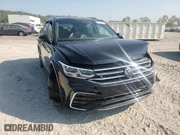✅ 2024 Volkswagen Tiguan SEL R-Line • VIN: 3VV4B7AX6RM181018 • Lot: 81213725. Listed on Copart with 10,016 mi. Free auction sales archive from the USA and detailed vehicle history report at DreamBid. Image 15.