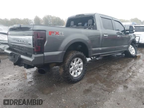 ✅ 2017 Ford F-250 Lariat • VIN: 1FT7W2BT4HEB51261 • Lot: 43745317. Listed on IAAI with 200,285 mi. Free auction sales archive from the USA and detailed vehicle history report at DreamBid. Image 4.