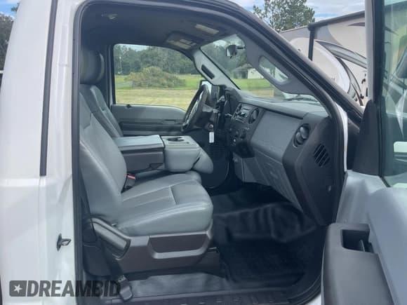 ✅ 2016 Ford F-550 XL • VIN: 1FDUF5GY3GEB54493 • Lot: 81772304. Listed on Copart with 258,961 mi. Free auction sales archive from the USA and detailed vehicle history report at DreamBid. Image 5.