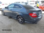 ✅ 2015 Mercedes-Benz C 250 • VIN: WDDGJ4HBXFG390555 • Lot: 42288436. Wystawiony na IAAI z przebiegiem 93 665 mil. Bezpłatny archiwum sprzedaży aukcyjnych z USA i szczegółowy raport historii pojazdu na DreamBid. Zdjęcie 3.