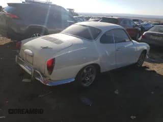 ✅ 1971 Volkswagen Karmann Ghia • VIN: 1402103738 • Lot: 84012674. Wystawiony na Copart z przebiegiem 76 128 mil. Bezpłatny archiwum sprzedaży aukcyjnych z USA i szczegółowy raport historii pojazdu na DreamBid. Zdjęcie 3.