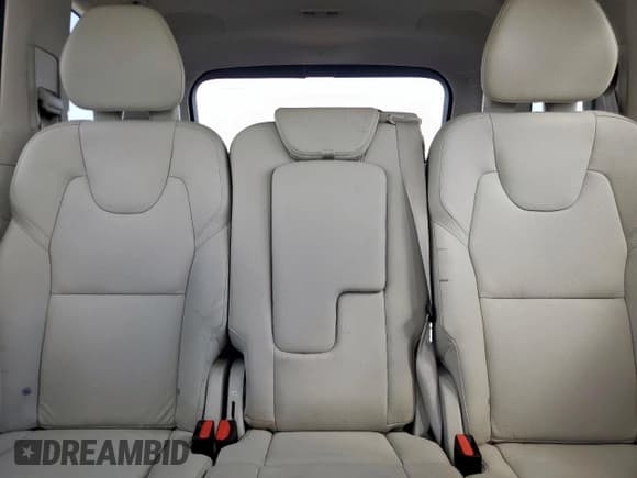 ✅ 2023 Volvo XC90 Plus • VIN: YV4L12PN7P1985471 • Lot: 84774675. Wystawiony na Copart z przebiegiem 52 374 mil. Bezpłatny archiwum sprzedaży aukcyjnych z USA i szczegółowy raport historii pojazdu na DreamBid. Zdjęcie 10.