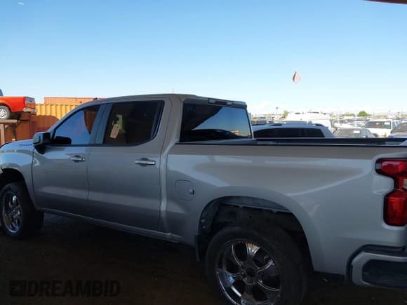 ✅ 2019 Chevrolet Silverado 1500 RST • VIN: 1GCUYEED6KZ148803 • Lot: 43494494. Wystawiony na IAAI z przebiegiem Nie podano. Bezpłatny archiwum sprzedaży aukcyjnych z USA i szczegółowy raport historii pojazdu na DreamBid. Zdjęcie 13.