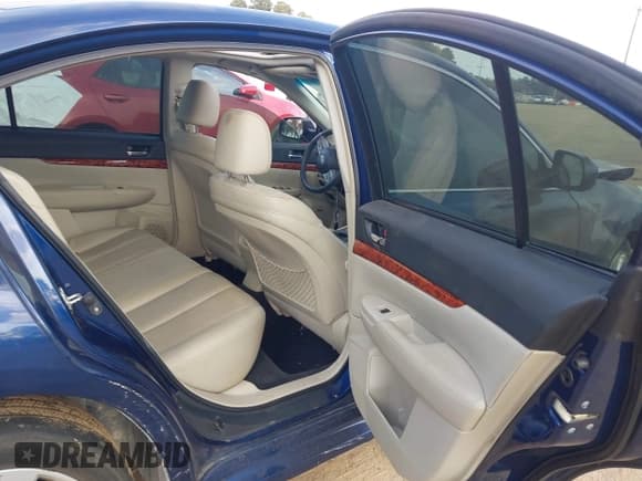 ✅ 2010 Subaru Legacy Limited Moon • VIN: 4S3BMBK69A3217847 • Lot: 43722513. Wystawiony na IAAI z przebiegiem 261 492 mil. Bezpłatny archiwum sprzedaży aukcyjnych z USA i szczegółowy raport historii pojazdu na DreamBid. Zdjęcie 8.