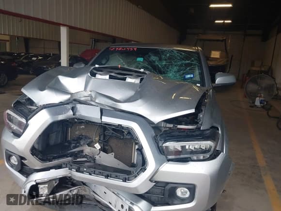 ✅ 2022 Toyota Tacoma SR5 • VIN: 3TMAZ5CN1NM177160 • Lot: 42980454. Listed on IAAI with 44,629 mi. Free auction sales archive from the USA and detailed vehicle history report at DreamBid. Image 6.