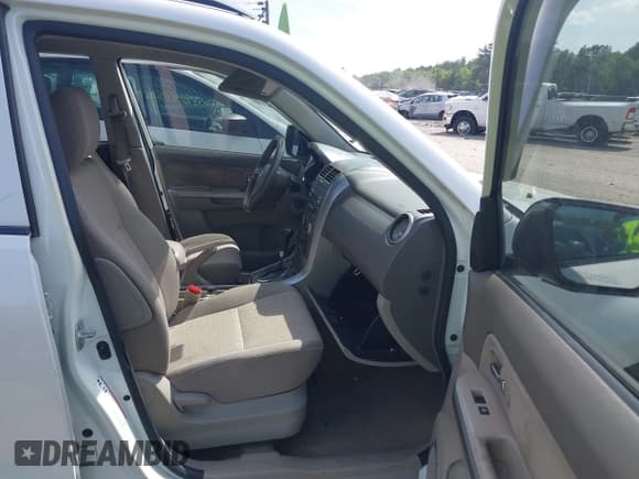 ✅ 2010 Suzuki Grand Vitara XSport • VIN: JS3TE0D48A4100189 • Lot: 42500701. Listed on IAAI with 135,346 mi. Free auction sales archive from the USA and detailed vehicle history report at DreamBid. Image 5.