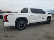 ✅ 2024 Toyota Tundra SR5 • VIN: 5TFLA5DB5RX181538 • Лот: 86573394. Опубликован ранее на Copart с пробегом 10 695 миль. Бесплатный доступ к архиву аукционных продаж из США и подробный отчёт об истории автомобиля на DreamBid. Изображение 3.