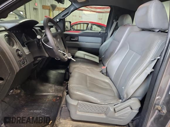 ✅ 2014 Ford F-150 XL • VIN: 1FTMF1CM0EFC43879 • Lot: 89617785. Listed on Copart with 87,643 mi. Free auction sales archive from the USA and detailed vehicle history report at DreamBid. Image 7.