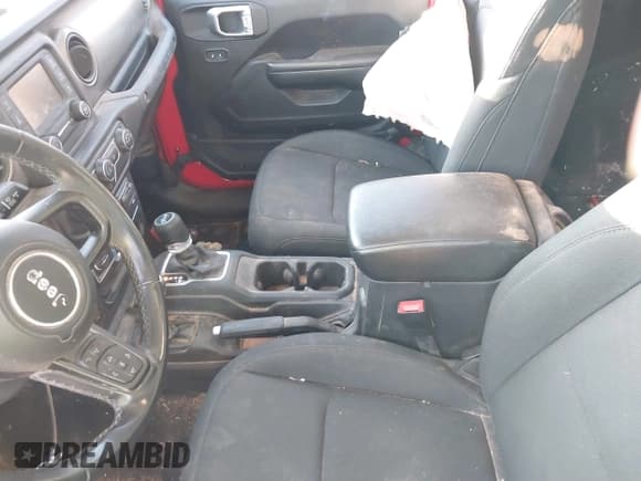 ✅ 2020 Jeep Wrangler Sport S • VIN: 1C4GJXAN4LW154839 • Lot: 41789817. Wystawiony na IAAI z przebiegiem 90 052 mil. Bezpłatny archiwum sprzedaży aukcyjnych z USA i szczegółowy raport historii pojazdu na DreamBid. Zdjęcie 5.