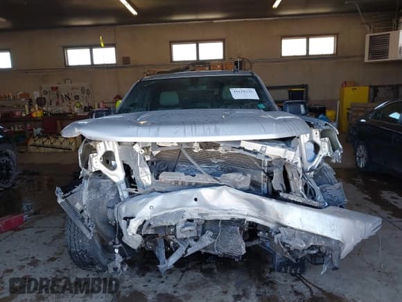 ✅ 2020 Chevrolet Silverado 1500 RST • VIN: 3GCUYEET8LG311055 • Lot: 41610226. Listed on IAAI with 88,332 mi. Free auction sales archive from the USA and detailed vehicle history report at DreamBid. Image 12.