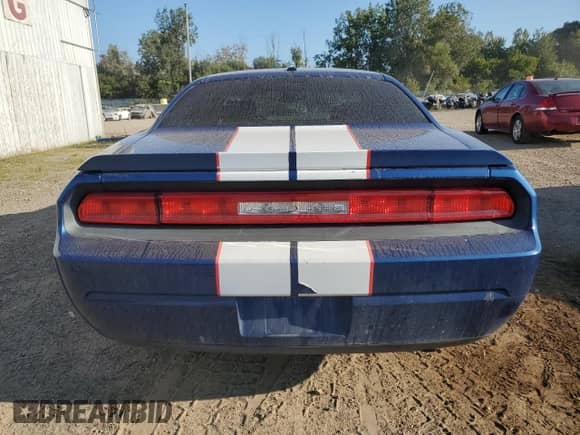 2010 Dodge Challenger SE z VIN 2B3CJ4DV6AH109150, wystawiony jako Copart lot #70212064 z przebiegiem 129 680 mil mil oraz Czysty tytuł • Clean title. Historia ofert i sprzedaży dostępna na DreamBid. Obrazek 6.