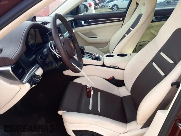 ✅ 2022 Porsche Panamera • VIN: WP0AJ2A75NL101419 • Lot: 44043343. Wystawiony na Copart z przebiegiem 6 140 mil. Bezpłatny archiwum sprzedaży aukcyjnych z USA i szczegółowy raport historii pojazdu na DreamBid. Zdjęcie 7.