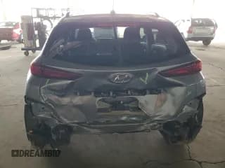 ✅ 2018 Hyundai Kona SEL • VIN: KM8K22AA2JU154348 • Лот: 37891614. Опубликован ранее на Copart с пробегом 32 183 миль. Бесплатный доступ к архиву аукционных продаж из США и подробный отчёт об истории автомобиля на DreamBid. Изображение 6.