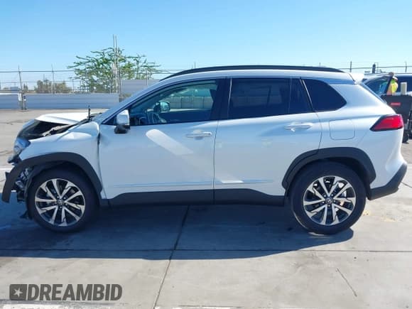 ✅ 2024 Toyota Corolla Cross XLE • VIN: 7MUDAAAG5RV098331 • Лот: 43186844. Опубликован ранее на IAAI с пробегом 19 355 миль. Бесплатный доступ к архиву аукционных продаж из США и подробный отчёт об истории автомобиля на DreamBid. Изображение 15.