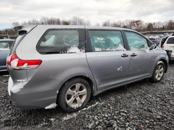 ✅ 2013 Toyota Sienna L • VIN: 5TDZK3DC1DS342759 • Lot: 91321215. Listed on Copart with Not provided. Free auction sales archive from the USA and detailed vehicle history report at DreamBid. Image 3.