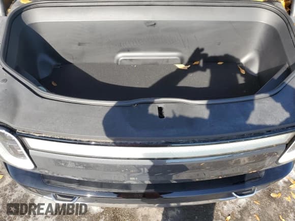 ✅ 2023 Rivian R1S Adventure • VIN: 7PDSGABA0PN009951 • Lot: 49899425. Wystawiony na Copart z przebiegiem 30 039 mil. Bezpłatny archiwum sprzedaży aukcyjnych z USA i szczegółowy raport historii pojazdu na DreamBid. Zdjęcie 12.