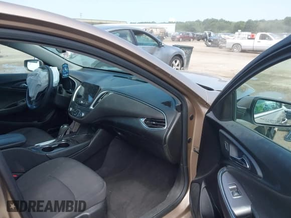 ✅ 2018 Chevrolet Malibu LT • VIN: 1G1ZD5ST1JF119358 • Lot: 42896891. Listed on IAAI with 118,570 mi. Free auction sales archive from the USA and detailed vehicle history report at DreamBid. Image 5.