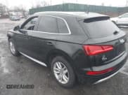 ✅ 2020 Audi Q5 Premium • VIN: WA1ANAFY8L2000632 • Lot: 43777061. Wystawiony na IAAI z przebiegiem 49 487 mil. Bezpłatny archiwum sprzedaży aukcyjnych z USA i szczegółowy raport historii pojazdu na DreamBid. Zdjęcie 3.