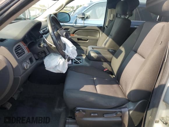 ✅ 2010 Chevrolet Suburban LS • VIN: 1GNUCHE08AR188822 • Lot: 70681704. Wystawiony na Copart z przebiegiem 161 596 mil. Bezpłatny archiwum sprzedaży aukcyjnych z USA i szczegółowy raport historii pojazdu na DreamBid. Zdjęcie 7.