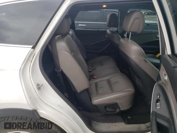 ✅ 2017 Hyundai Santa Fe SE Ultimate • VIN: KM8SRDHF9HU201281 • Лот: 61167713. Опубликован ранее на Copart с пробегом 122 086 миль. Бесплатный доступ к архиву аукционных продаж из США и подробный отчёт об истории автомобиля на DreamBid. Изображение 11.